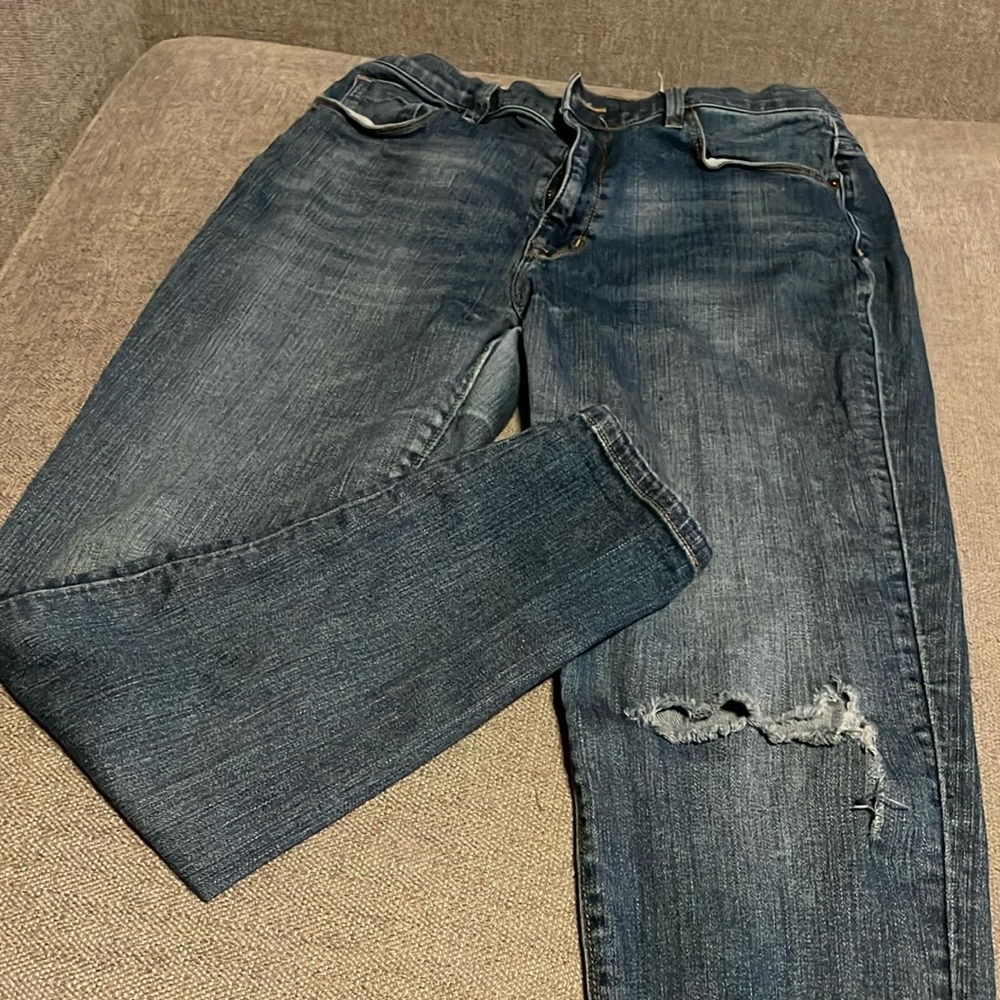BDG blue jeans with hole in left knee